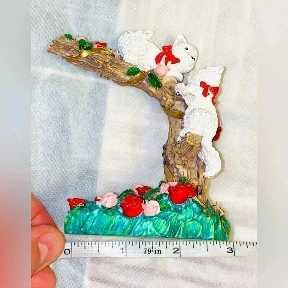 🌸 Vintage ceramic figurine of 2 playful kittens  on a tree 🌸 Hand painted 🌸 - Picture 5 of 7